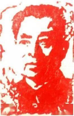 喝啤酒后腿上出现很多小红点点游戏画面